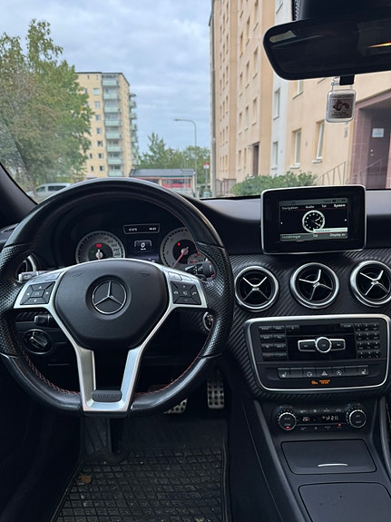 Mercedes-Benz A180 3 of 5