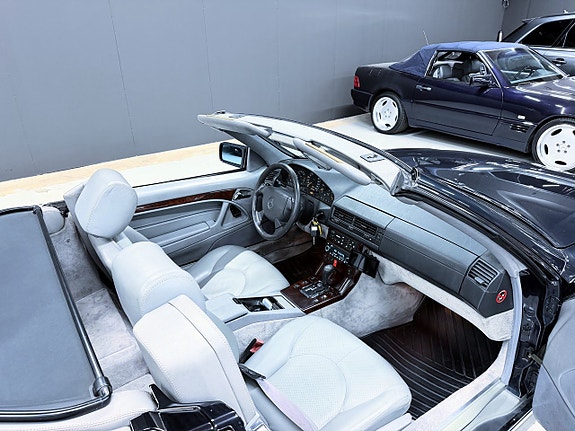 Mercedes-Benz SL320 6 of 17