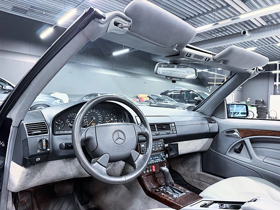 Mercedes-Benz SL320 13 of 17