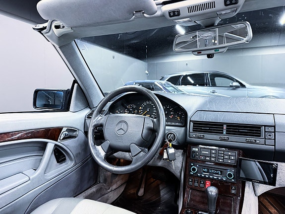 Mercedes-Benz SL320 16 of 17