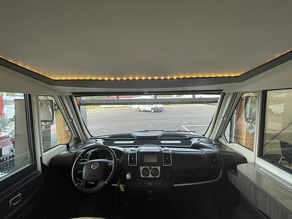 Rapido Fleurette Winchester Queensbed/Stort garage/Automat/Alde 14 of 20