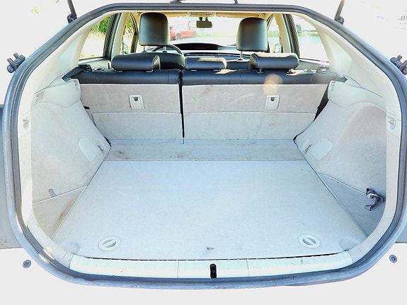 Toyota Prius 13 of 19
