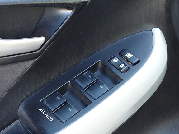 Toyota Prius 11 of 19