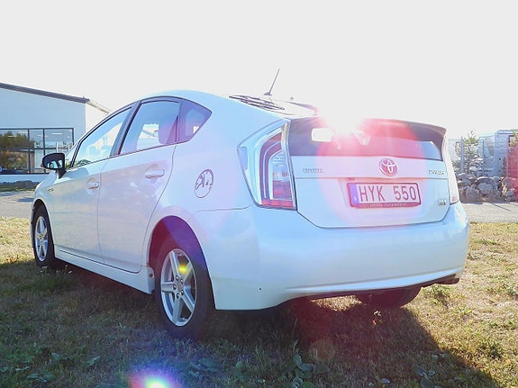 Toyota Prius 2 of 19