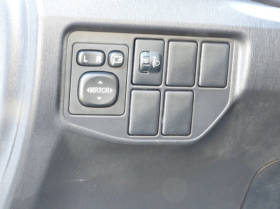 Toyota Prius 10 of 19