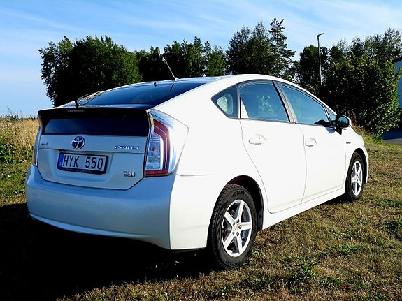 Toyota Prius 4 of 19