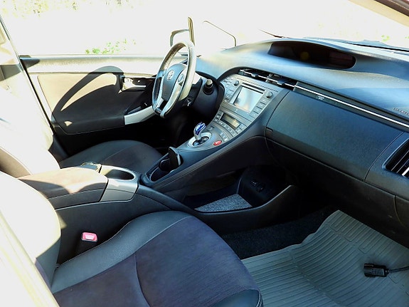 Toyota Prius 15 of 19