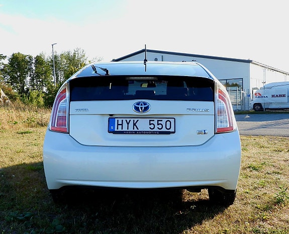 Toyota Prius 3 of 19