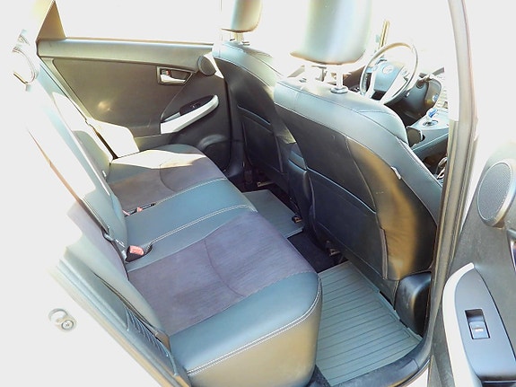 Toyota Prius 14 of 19