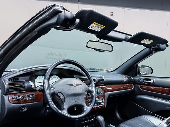 Chrysler Sebring 8 of 13