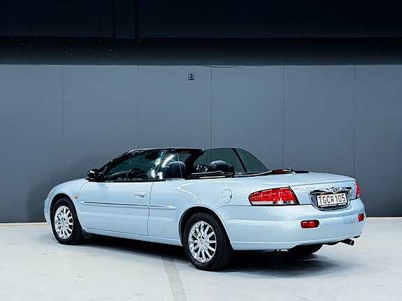 Chrysler Sebring 2 of 13