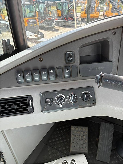 Volvo A30G 20 of 24