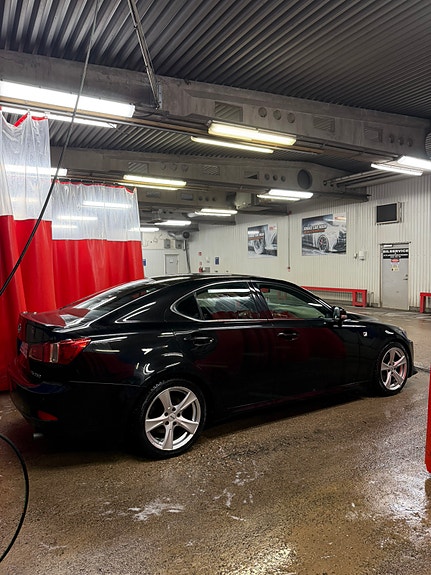 Lexus IS250 3 of 6