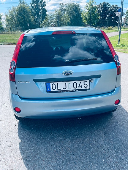 Ford Fiesta 2 of 10