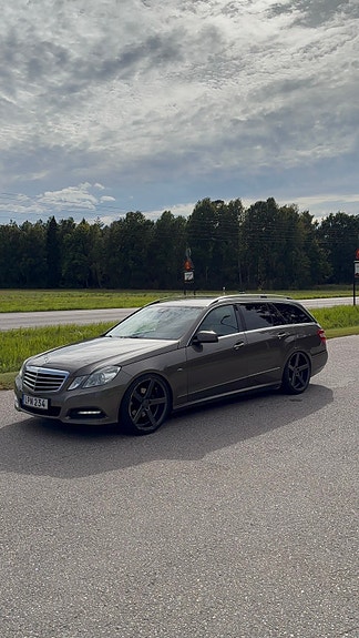 Mercedes-Benz E250 2 of 4