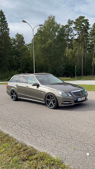 Mercedes-Benz E250 4 of 4