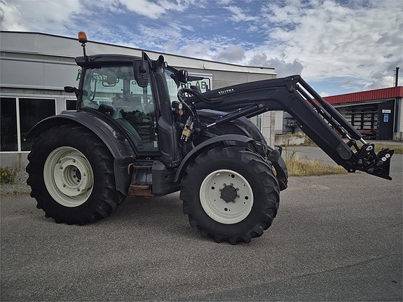 Valtra N174 2 of 6