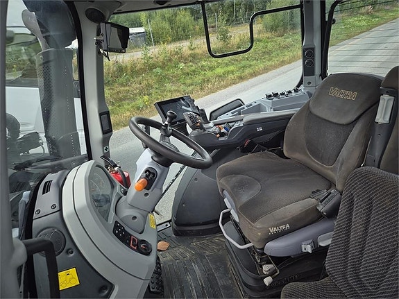 Valtra N174 5 of 6