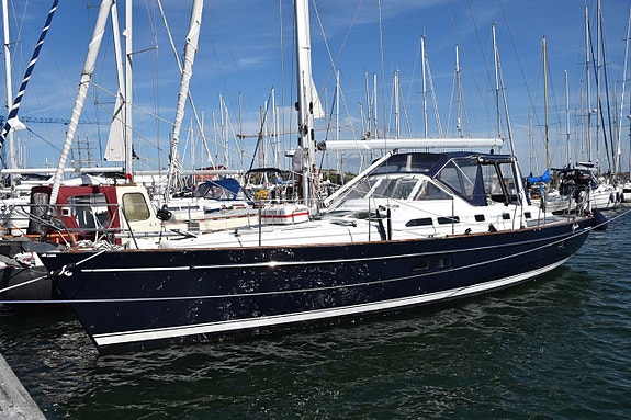 Beneteau Oceanis 42 CC 2 of 10