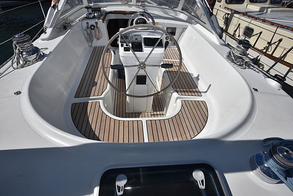 Beneteau Oceanis 42 CC 4 of 10