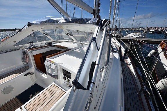 Beneteau Oceanis 42 CC 3 of 10