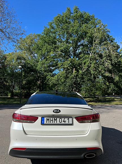 Kia Optima 4 of 8