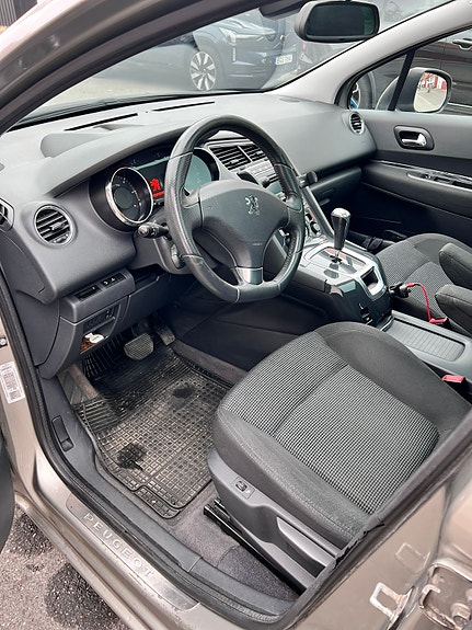 Peugeot 5008 5 of 11