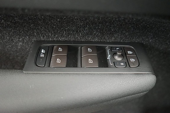 Volvo XC40 11 of 18