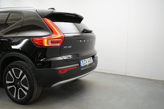 Volvo XC40 3 of 18