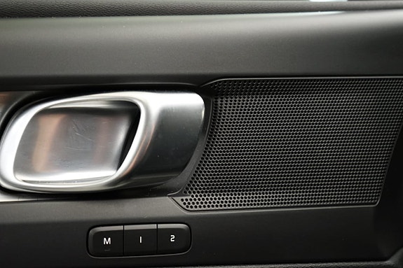 Volvo XC40 12 of 18