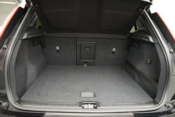 Volvo XC40 8 of 18