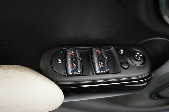 MINI Cooper S 8 of 14