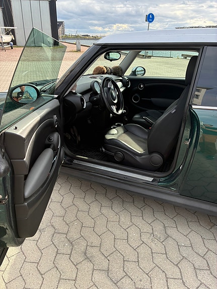 MINI Cooper 8 of 12