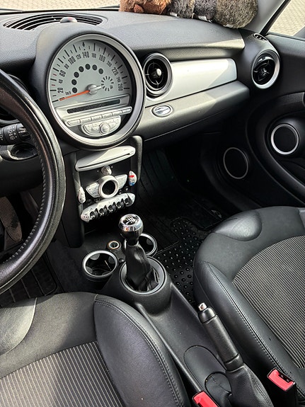 MINI Cooper 10 of 12