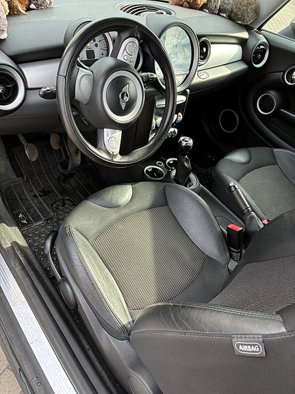 MINI Cooper 9 of 12