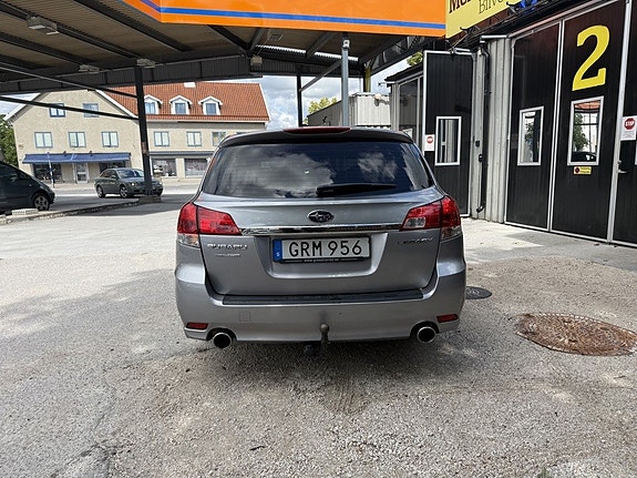 Subaru Legacy 3 of 13