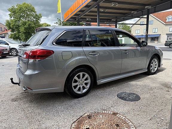 Subaru Legacy 5 of 13