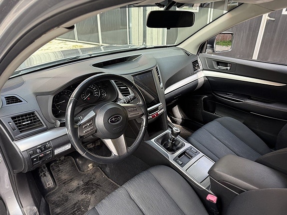 Subaru Legacy 12 of 13