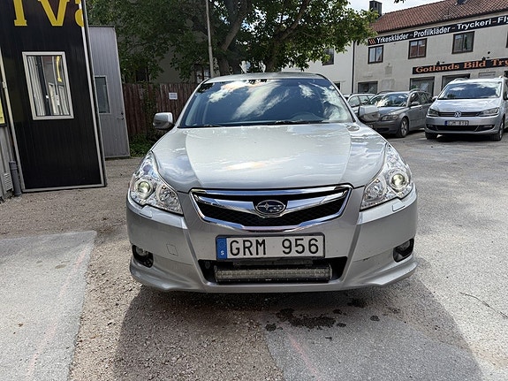 Subaru Legacy 8 of 13