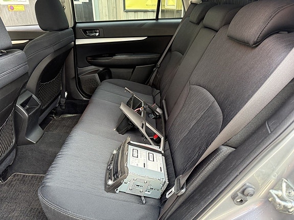 Subaru Legacy 10 of 13