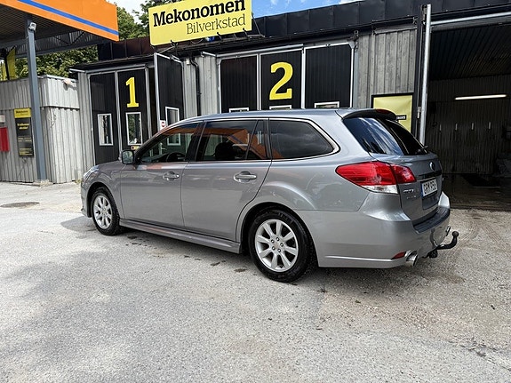 Subaru Legacy 2 of 13