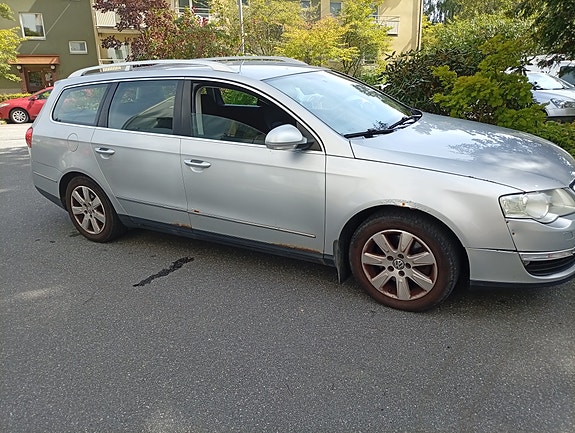Volkswagen Passat 2 of 2