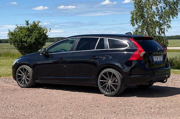 Volvo V60 2 of 6
