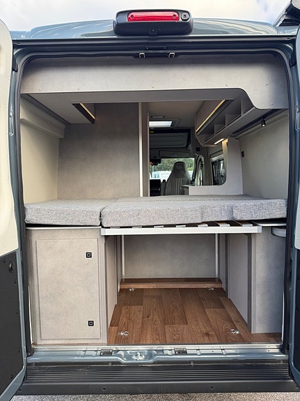 Pössl Summit 600 LE Shine Elegance 180 hk Aut 14 of 15