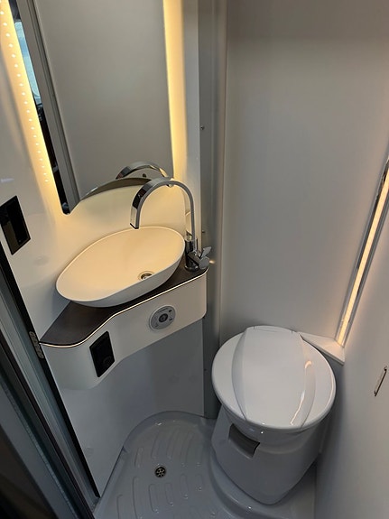 Pössl Summit 600 LE Shine Elegance 180 hk Aut 15 of 15