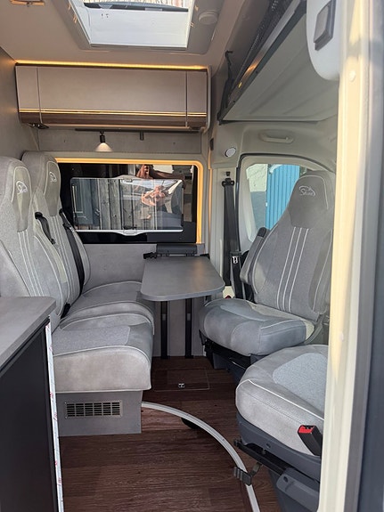 Pössl Summit 600 LE Shine Elegance 180 hk Aut 4 of 15