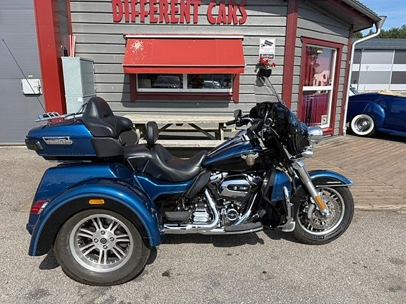 Harley-Davidson Tri Glide Ultra Trike Jubileumsmodell Nr 66 av 1900 tillverkade 2 of 6