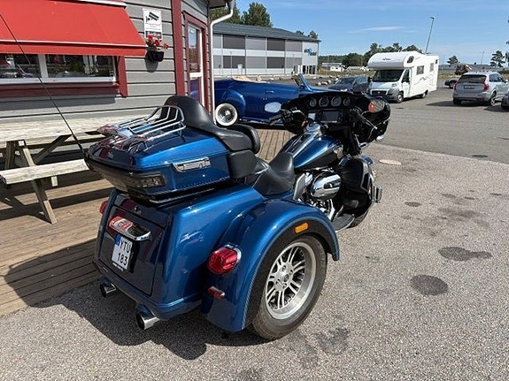 Harley-Davidson Tri Glide Ultra Trike Jubileumsmodell Nr 66 av 1900 tillverkade 4 of 6