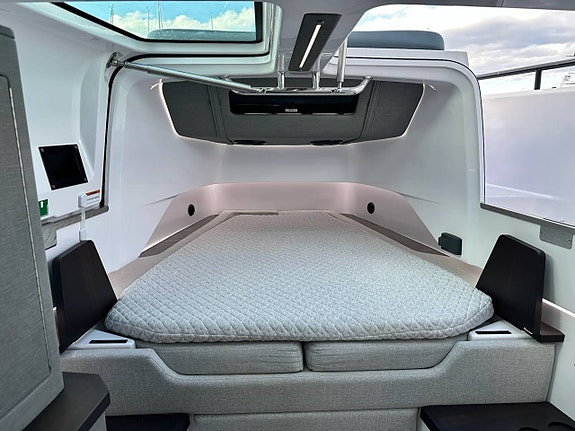 Axopar 37 XC Cross Cabin/2xMercury 300hk/2022/BRABUS 7 of 12
