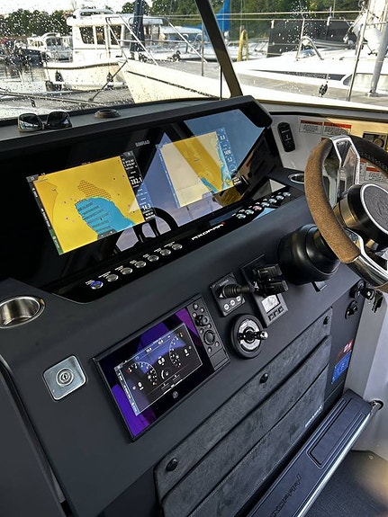 Axopar 37 XC Cross Cabin/2xMercury 300hk/2022/BRABUS 4 of 12